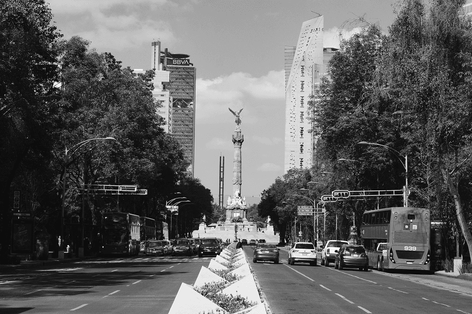 Paseo de la Reforma con el Ángel